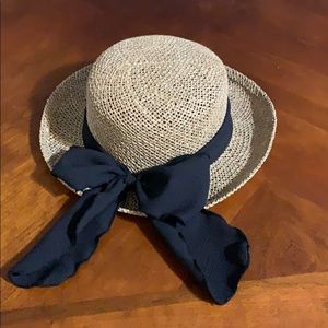 Hat with black bow